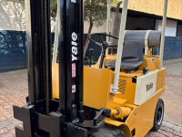 EMPILHADEIRA YALE 2,5 tons