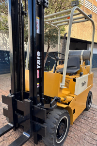 EMPILHADEIRA YALE 2,5 tons