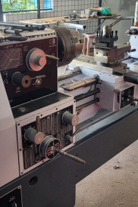 TORNO MECÂNICO NARDINI 300 III