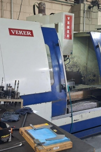 FRESADORA CNC VEKER VC4700D